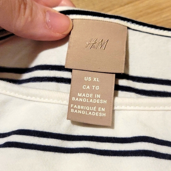 H&M : White and Navy Double Stripe LS Tee XL - Picture 2 of 4